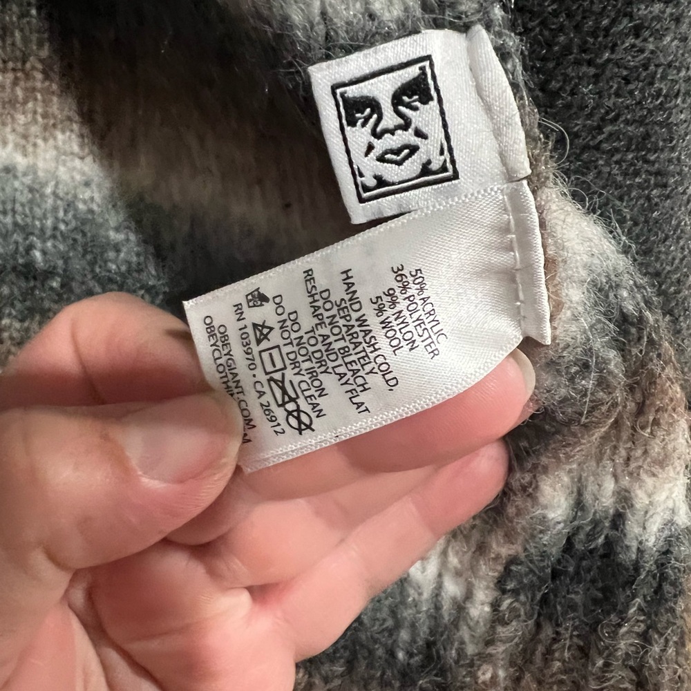 Obey Reggie- XL Gray and Cream Ombré zip up Cardigan - Picture 6 of 7